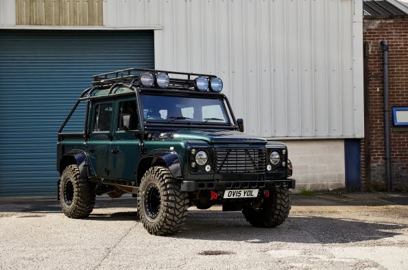 NEW Bowler Extreme Defender makes public debut at Caffeine & Machine “Honour the Uplifted” evening