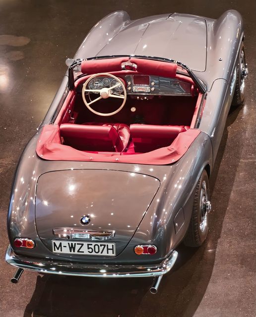 🇩🇪 1956 BMW 507 roadster in the exhibition hall of the BMW Museum Munich.