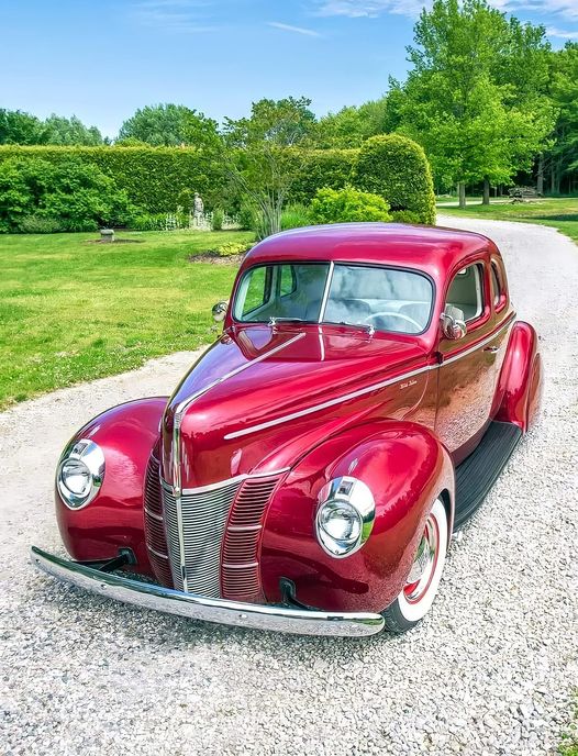 1940 Ford Deluxe 2-door Coupe