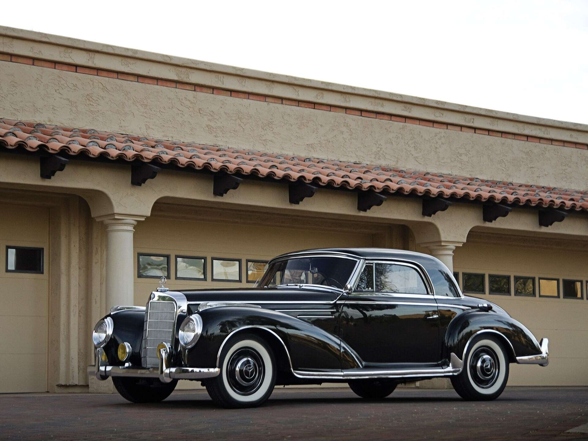 Beautiful 1958 Mercedes-Benz 300SC Coupe with very classic and beautifully balanced lines.