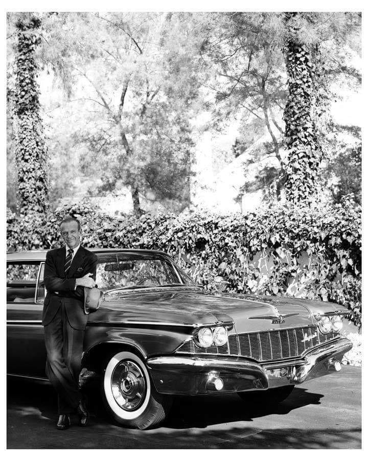 Fred Astaire with his 1960 chrysler imperial<br />
